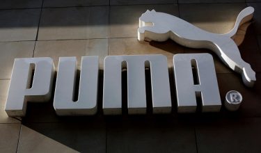 Nilai pasaran Puma merosot hampir separuh sejak awal tahun ini /Foto Reuters