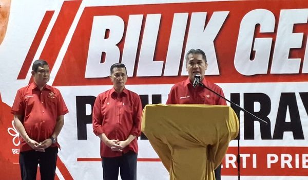 Datuk Dr Radzi Jidin mengumumkan calon BERSATU bagi PRN Melaka ke-16 / Foto RTM