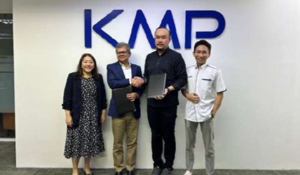 Dari kiri, Lee Hui-Ni (Ketua Pegawai Pelaburan KMP), Yarham Yunus (Ketua Pegawai Eksekutif
KMP), Jayden Goh (Ketua Pegawai Eksekutif Econili) dan Lim Shi Yuan (Penolong Pengurus, Pelaburan KMP)