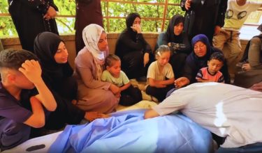 Hospital Nasser di Gaza dipenuhi tangisan ahli keluarga yang kehilangan insan tersayang akibat serangan Israel / Foto REUTERS