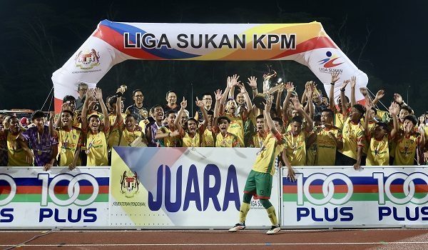 Skuad SMK Tunku Anum meraikan kejuaraan /Foto KPM