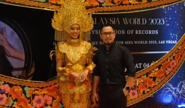 Ratu Cantik Malaysia, P. Vanishaantini (kiri) dan pereka busana RTM, Saran Anak Lagong
