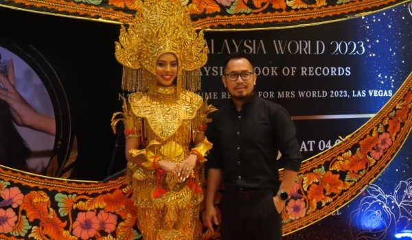Ratu Cantik Malaysia, P. Vanishaantini (kiri) dan pereka busana RTM, Saran Anak Lagong