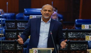 KUALA LUMPUR, 26 Jan -- Menteri Digital Gobind Singh Deo ketika sesi pertanyaan-pertanyaan dan jawab lisan pada Mesyuarat Pertama, Penggal Kelima Parlimen ke-15 Dewan Rakyat di Bangunan Parlimen hari ini.

-- fotoBERNAMA (2026) HAK CIPTA TERPELIHARA