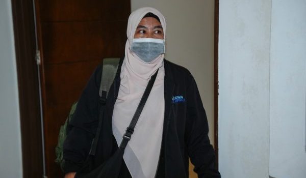 Suri rumah Suhaila Abd Halim dituduh semula di Mahkamah Sesyen di sini atas kesalahan membuat hantaran komen jelik kepada Sultan Ibrahim/Foto BERNAMA