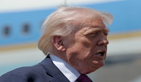 PHOENIX, ARIZONA - APRIL 17: U.S. President Donald Trump speaks to members of the media as he arrives at Sky Harbor International Airport April 17, 2026 in Phoenix, Arizona. Trump is scheduled to speak at a Turning Point USA event titled Build the Red Wall, intended to turn out young voters for the midterm elections.   Win McNamee/Getty Images/AFP (Photo by WIN MCNAMEE / GETTY IMAGES NORTH AMERICA / Getty Images via AFP)