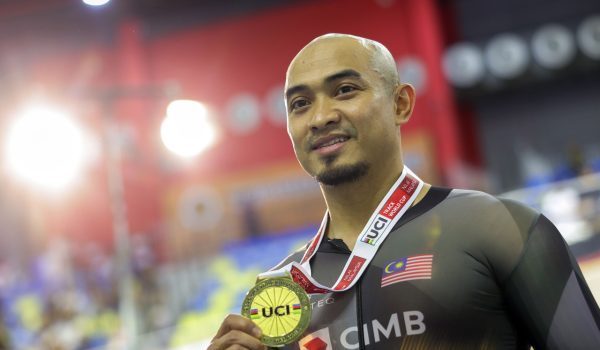 Datuk Azizulhasni Awang meraih pingat Emas dalam acara Keirin Lelaki pada Kejohanan Piala Dunia Berbasikal Trek UCI di Velodrom Nasional hari ini/Foto BERNAMA