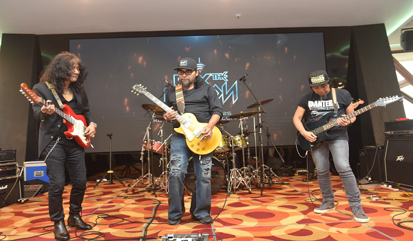Gambar dari kiri Man Keedal (Waris), Jo Branko (Barbarik) dan  Eet Sjahranie (EdanE)