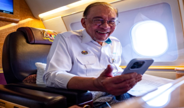 Foto Facebook rasmi Perdana Menteri, Datuk Seri Anwar Ibrahim